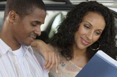 couple-shopping-for-vehicle