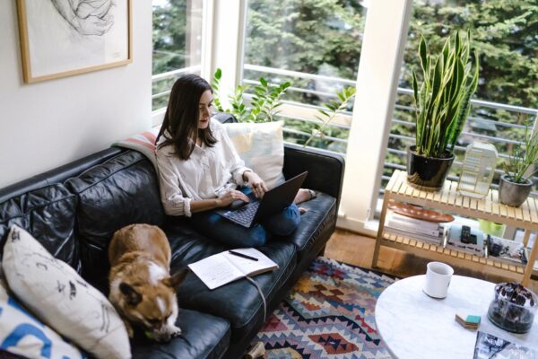 woman-shopping-for-car-online
